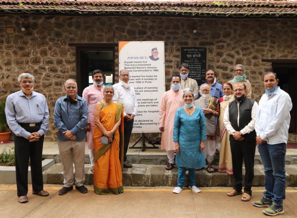 महर्षी कर्वे स्त्री शिक्षण संस्थेस ऋषीतुल्य पुरस्कार