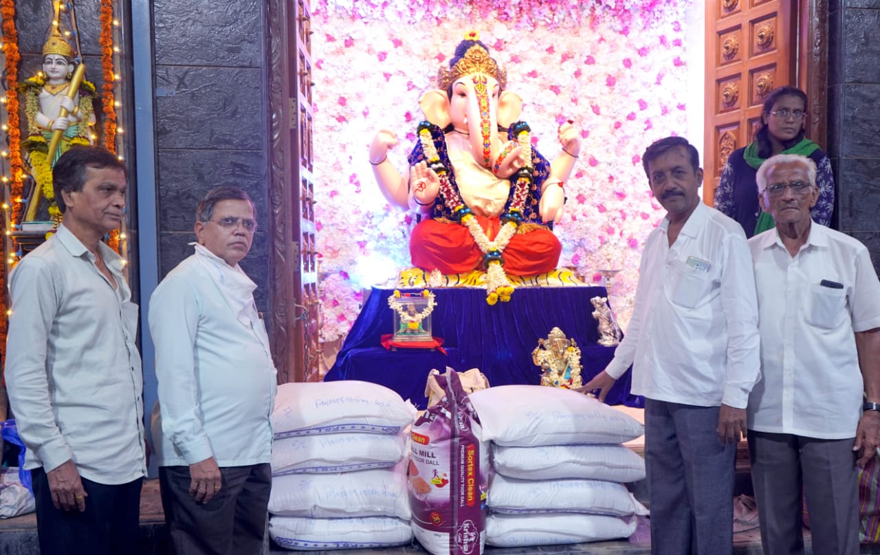 निंबाळकर तालीम मंडळातर्फेकुंजवन संस्थेला धान्याची मदत निंबाळकर तालीम मंडळातर्फेकुंजवन संस्थेला धान्याची मदत