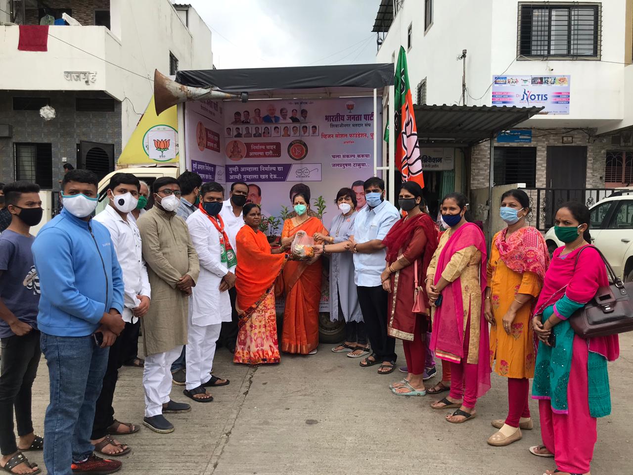 निर्माल्य संकलन करणाऱ्या वाहनाचे उद्घाटन