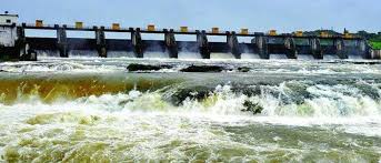 खडकवासला धरणातून पाण्याचा विसर्ग वाढविल्याने नदी पात्रालगतचा रस्ता