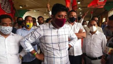 मुंबईत लोकलसेवेसाठी मनसेचा सविनय कायदेभंग
