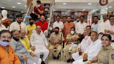 पुण्यात गणेशोत्सवाच्या आठवणींचा खजिना लुटत रंगला राजकीय गप्पांचा फड
