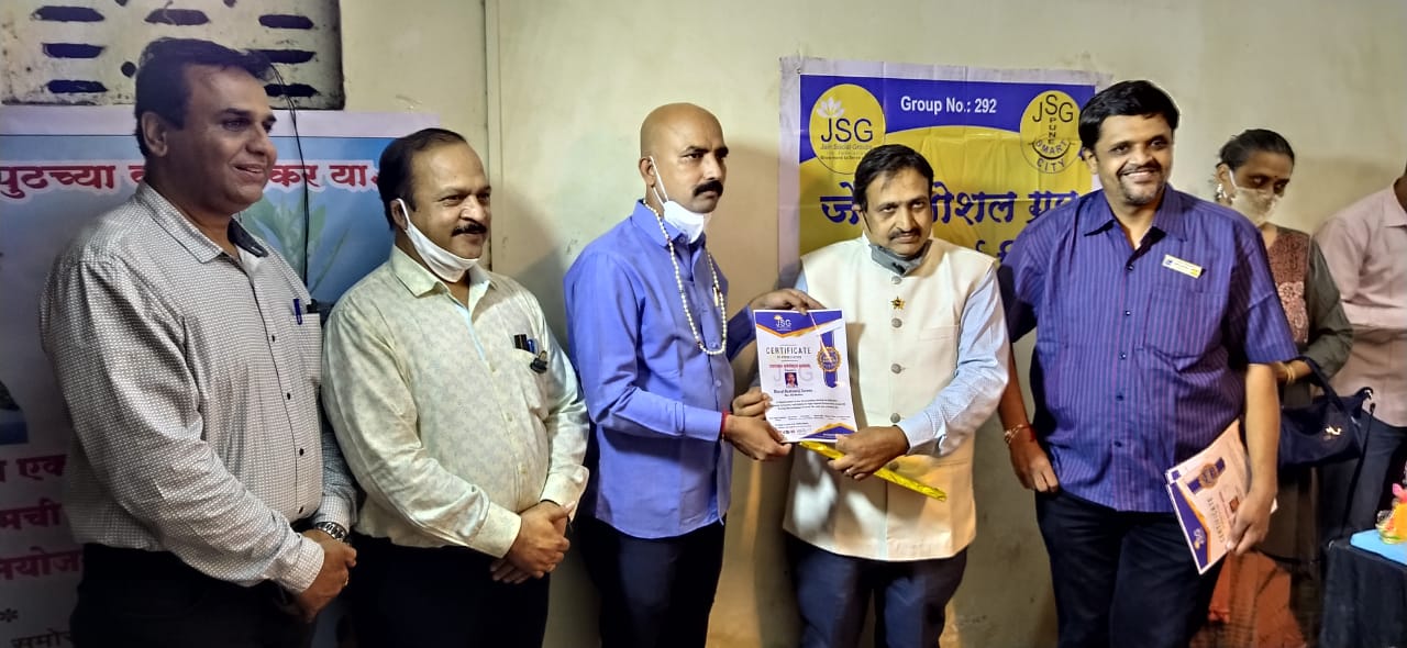 भरत सुराणा यांचा करोना योद्धा म्हणून सत्कार भरत सुराणा यांचा करोना योद्धा म्हणून सत्कार