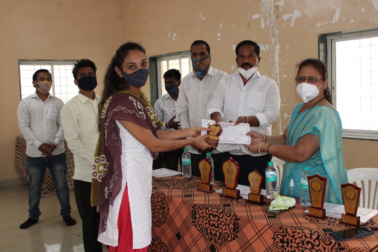 गौरी गणपती सजावट स्पर्धेत पवळे, भोज यांना प्रथम क्रमांक