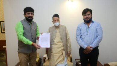 पुण्यातील बेकायदा बांधकाम प्रश्नी लक्ष घालू : राज्यपालांचे आश्वासन.