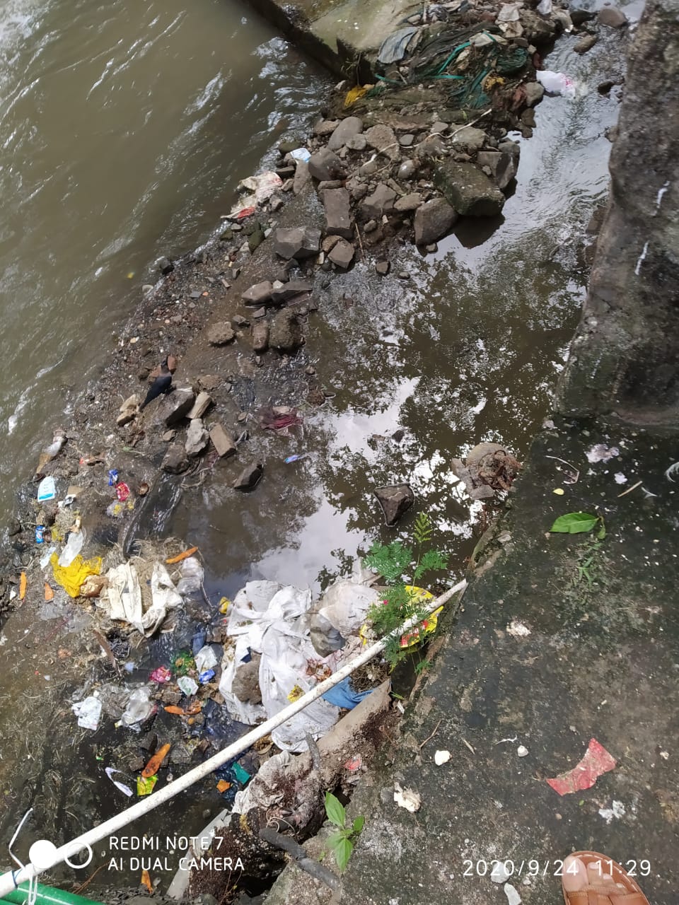 भय इथले संपत नाही : अंबिल ओढा परिसर