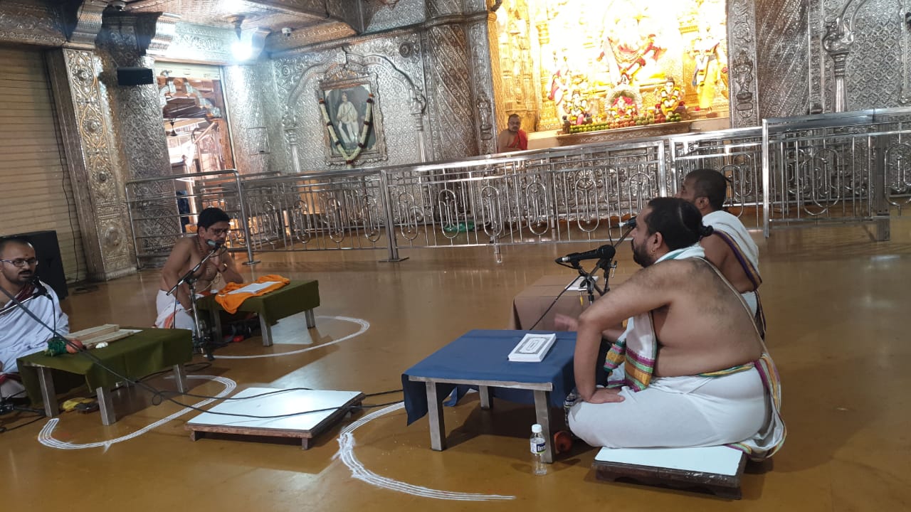 अधिक मासानिमित्त दगडूशेठ गणपती मंदिरात वेद पठणास प्रारंभ अधिक मासानिमित्त दगडूशेठ गणपती मंदिरात वेद पठणास प्रारंभ