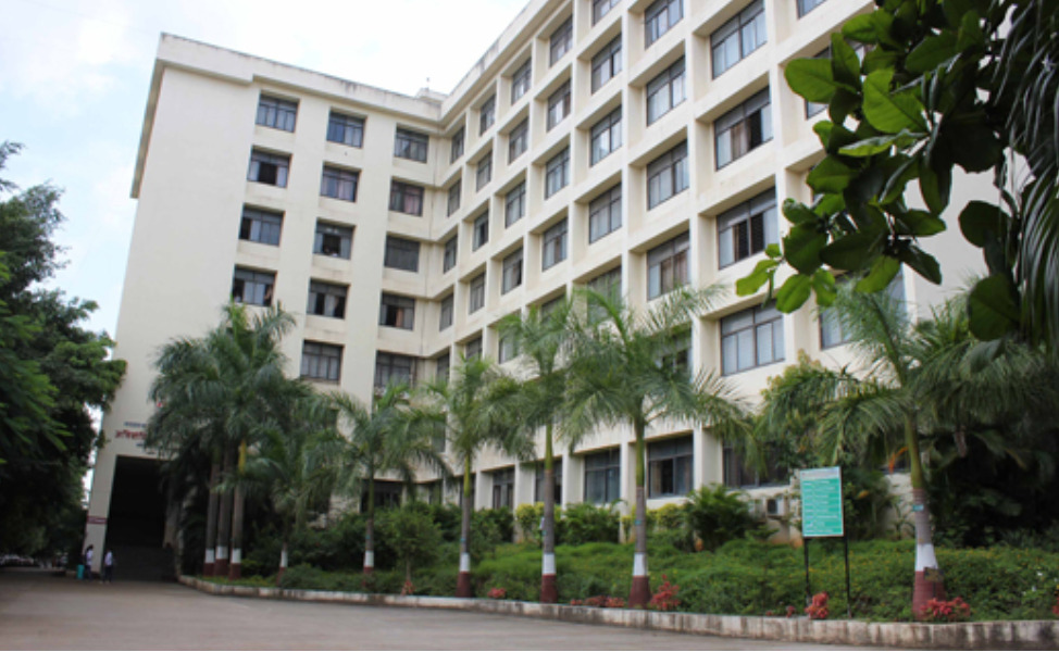 कर्वेनगरमधील मराठवाडा कॉलेजमधील कोविड सेंटर बंद करू नका.