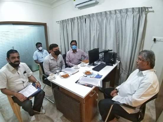 कोथरुडमधील वीजपुरवठ्यासंदर्भात आमदार चंद्रकांत पाटील यांची महावितरणच्या अधिकाऱ्यांसोबत बैठक