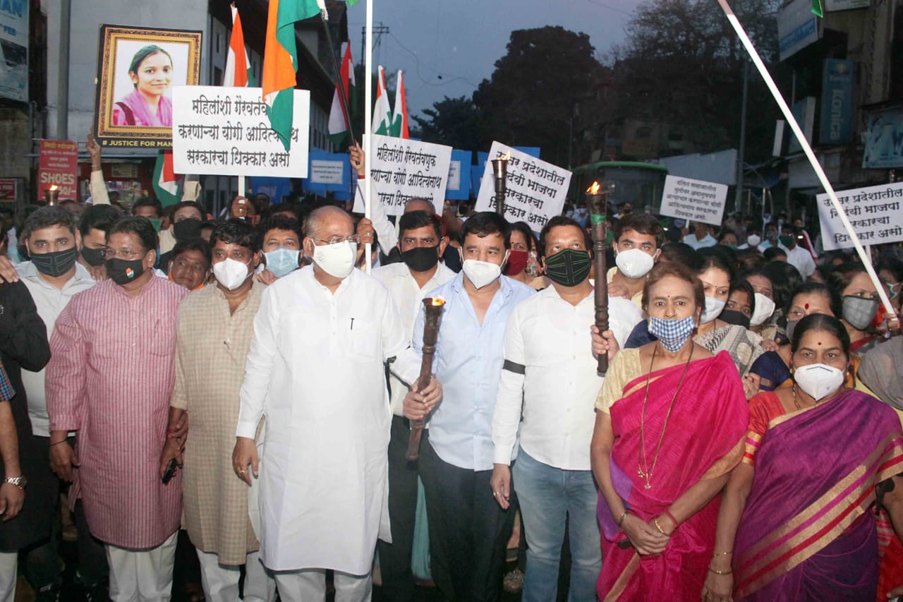 हाथरस घटनेच्या निषेधार्थ पुण्यात‘आम्ही पुणेकर’च्या वतीने मशाल, कँडल मार्च