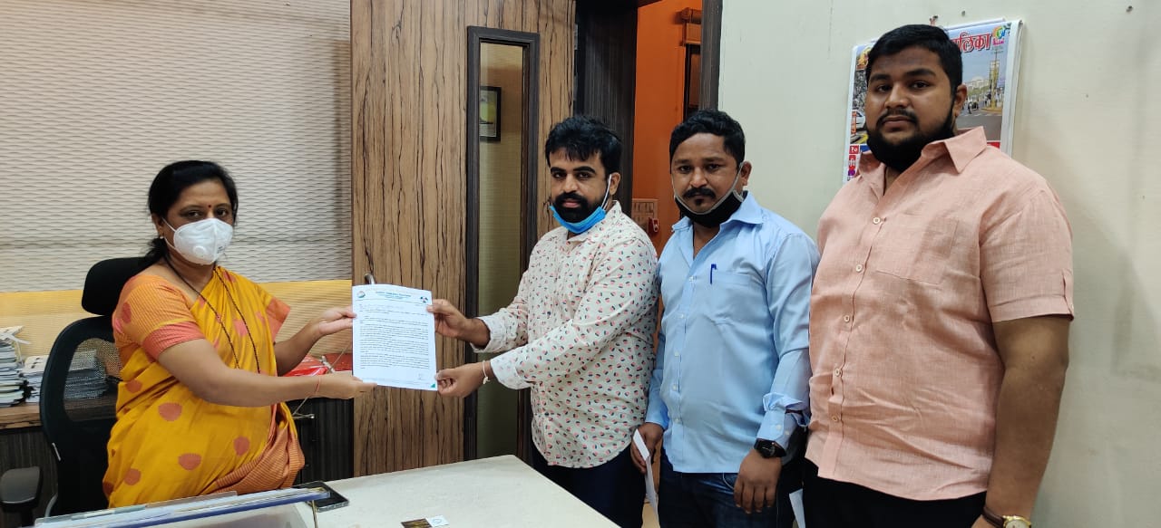 पालिकेच्या हजारो विद्यार्थ्यांचे शिक्षण अंधारात ऑनलाईन सुविधा उपलब्ध करून देणेबाबत राष्ट्रवादी युवकचे निवेदन