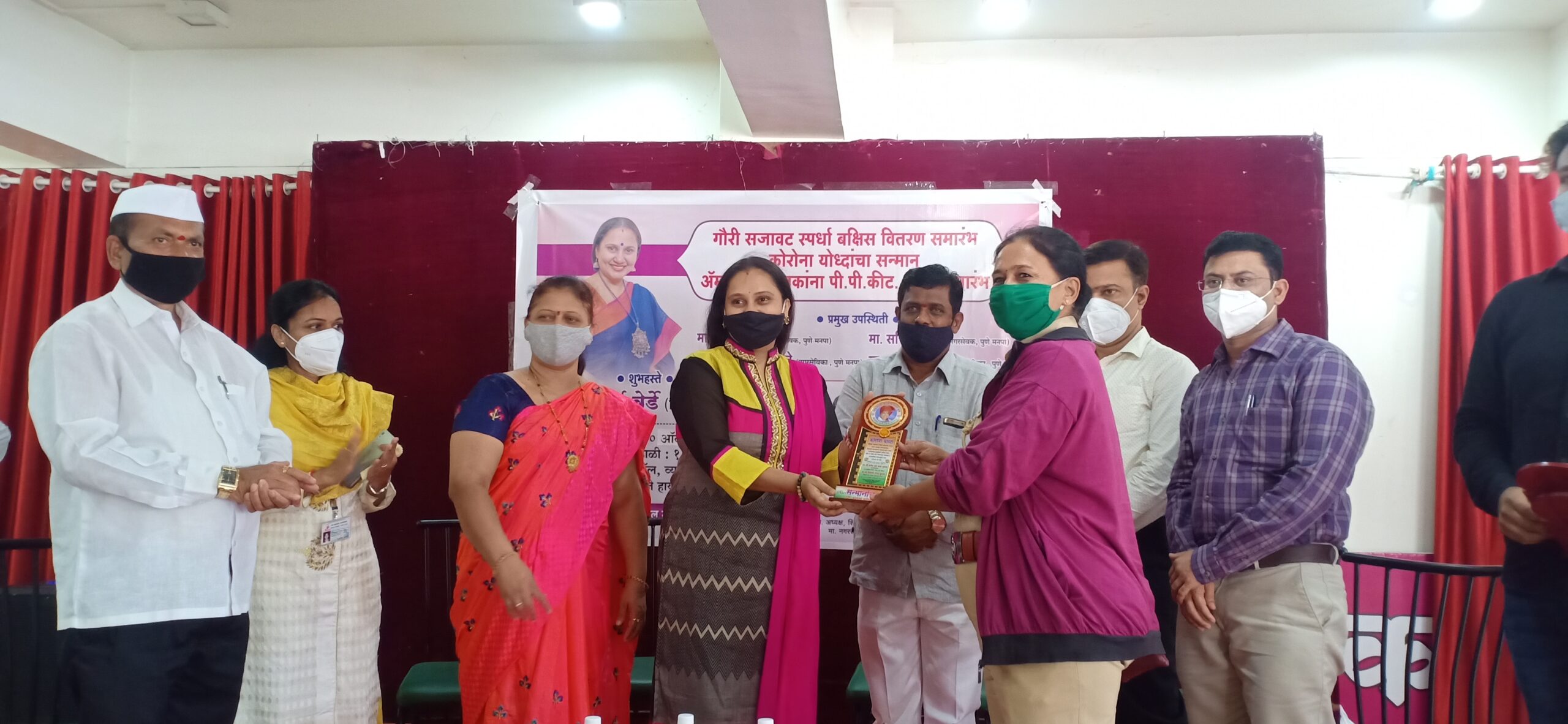 कोरोना योद्ध्यांचे आपल्यावर मोठे उपकार : प्रिया बेर्डे