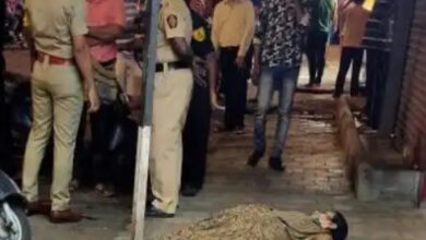 मराठी संवादावरून सराफ दुकानदाराकडून मराठी लेखिकेचा अपमान: लेखिकेचे आंदोलन सुरू