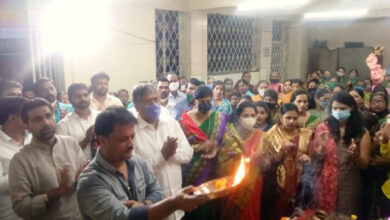 खिलारेवाडी तरुण मंडळाच्या देवीची आमदार चंद्रकांत पाटील यांच्या हस्ते आरती