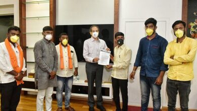मराठा आरक्षणासाठी तरुणांचा ५८० किमीचा पायी प्रवास ;उध्दव ठाकरे यांनी घेतली भेट
