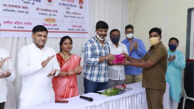 दिपावली निमित्त साफसफाई कामगारांचा सत्कार