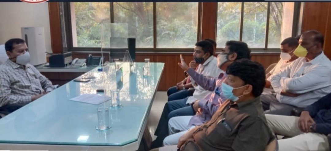 एकीकडे सरकार म्हणते मेक इन महाराष्ट्र आणि दुसरीकडे उद्योगांना संरक्षणच नाही.