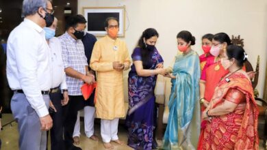 उर्मिला मातोंडकर यांचा मातोश्रीवर शिवसेनेत प्रवेश