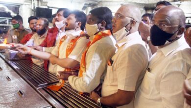 महाविकास आघाडीच्या वतीने दगडुशेठ हलवाई गणपती ची आरती करून विजयोत्सव साजरा.