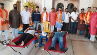 रक्तदान महायज्ञ करून समाजापुढे ठेवला आदर्श