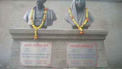 सावित्रीबाई फुले यांचे स्मारक देखभालीची विजय डाकले यांनी घेतली जबाबदारी