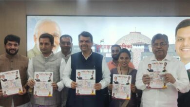 नगरसेविका हर्षाली दिनेश माथवड यांच्या कार्यअहवालाचे प्रकाशन
