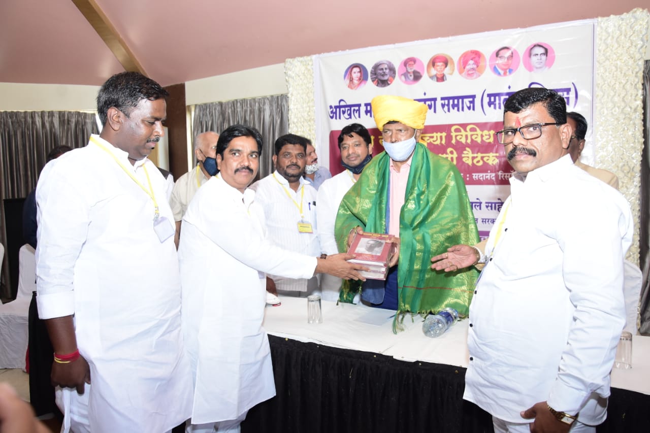 मातंग समाजाचे प्रश्न सोडवण्यासाठी  शिष्टमंडळ घेऊन पंतप्रधानांना भेटणार : रामदास आठवले