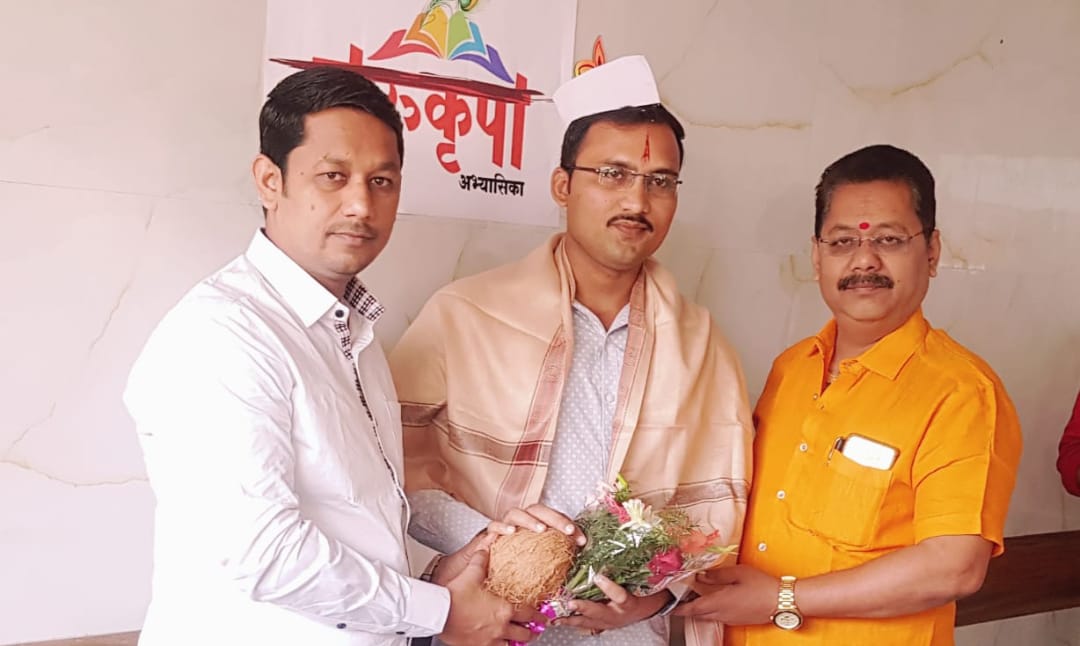 तहसीलदार पदी नियुक्ती झाल्याबद्दल रविंद्र भाबड यांचा सत्कार