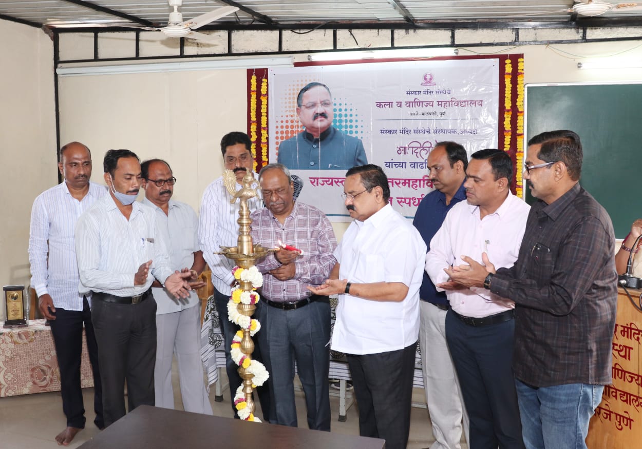सत्याचा उच्चार करण्याची आवश्यकता ; साहित्यिक भारत सासणे यांचे वारजे येथे आयोजित वक्तृत्व स्पर्धेत विद्यार्थ्यांना मार्गदर्शन