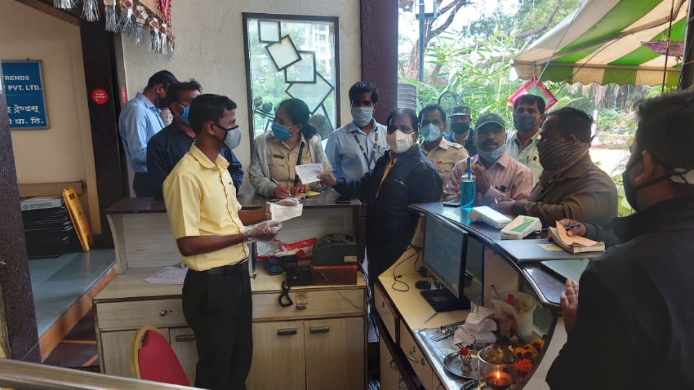 कर्वेनगर मध्ये मास्क, सोशल डिस्टेंसिंगच्या कारवाईत  पालिकेकडून १७००० रुपये दंड वसूल