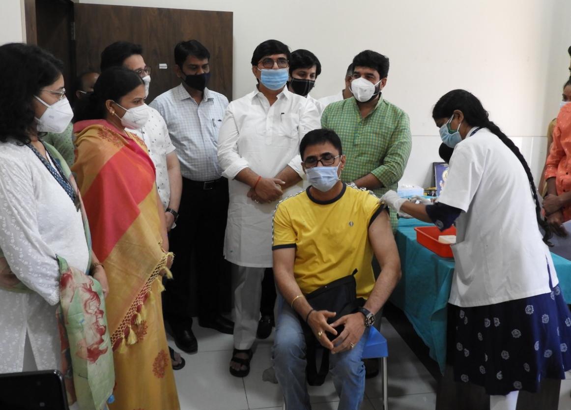 केळेवाडीत मोफत कोरोना लसीकरण केंद्र सुरू ही आनंदाची बाब ; नागरिकांनी न घाबरता लस घ्यावी : दीपक मानकर