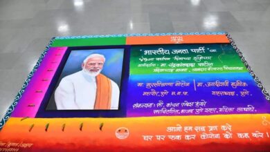 भारतीय जनता पक्षाच्या स्थापना दिनानिमित्ताने पंतप्रधान नरेंद्र मोदी यांची भव्य आणि अप्रतिम रांगोळी साकारण्यात आली