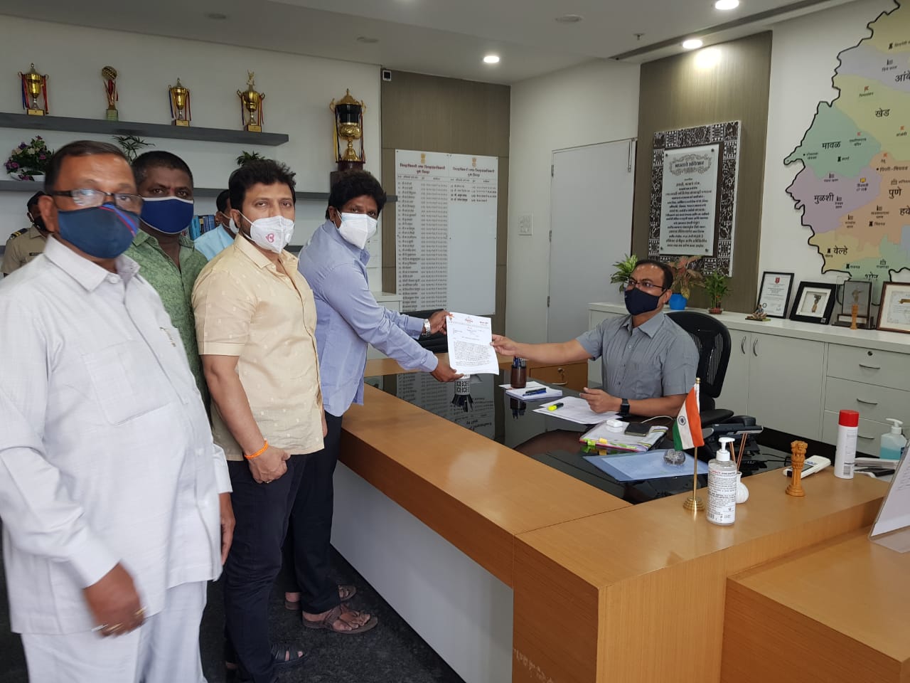 कोरोना प्रतिबंधक लसीचा तातडीने पुरवठा करा अन्यथा आंदोलनाचा शिवसेनेचा पुन्हा इशारा                          