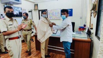 २३ महिला पोलिसांना ‘कोरोनामुक्त गुढी’ देऊन मानवंदना  राष्ट्रवादी युवक काँग्रेसचा उपक्रम