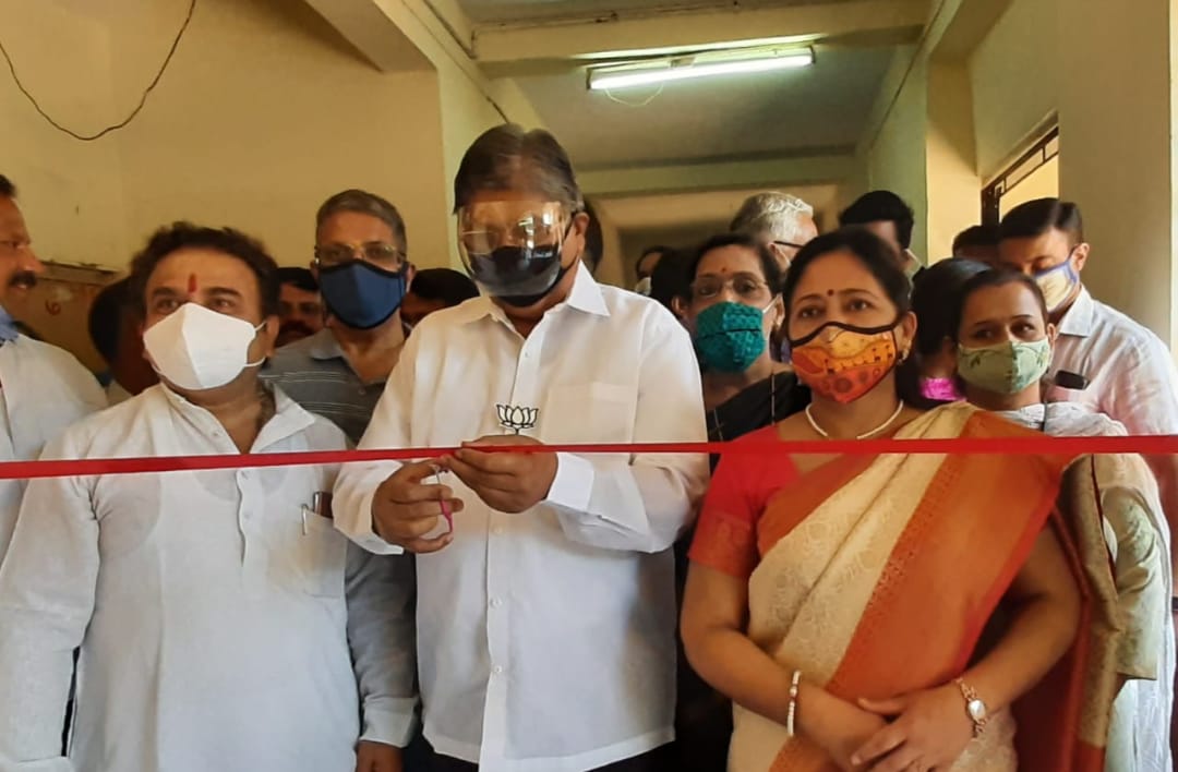 पंडित दिनदयाळ शाळेत सुरू करण्यात आलेल्या लसीकरण केंद्राचे चंद्रकांत पाटील यांच्या हस्ते उद्घाटन..