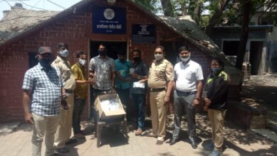 यशवंतराजे प्रतिष्ठानच्या वतीने कोथरूड मधील पोलिसांना मास्क वाटप..