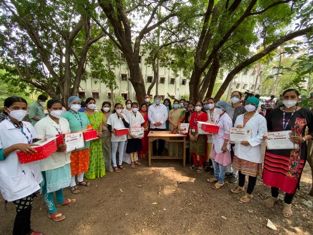 डॉक्टरांसोबत परिचारिका ही देवदूतच – चंद्रकांत पाटील डॉक्टरांसोबत परिचारिका ही देवदूतच – चंद्रकांत पाटील