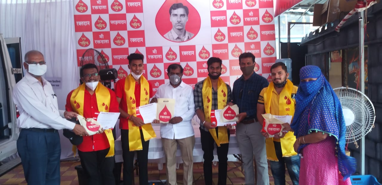 पुण्यात सलग ३२ दिवसांचा रक्तदान यज्ञ ; ९२१ जणांचे रक्तदान आणि ११६ जणांचा प्लाझ्मादानाचा विक्रम