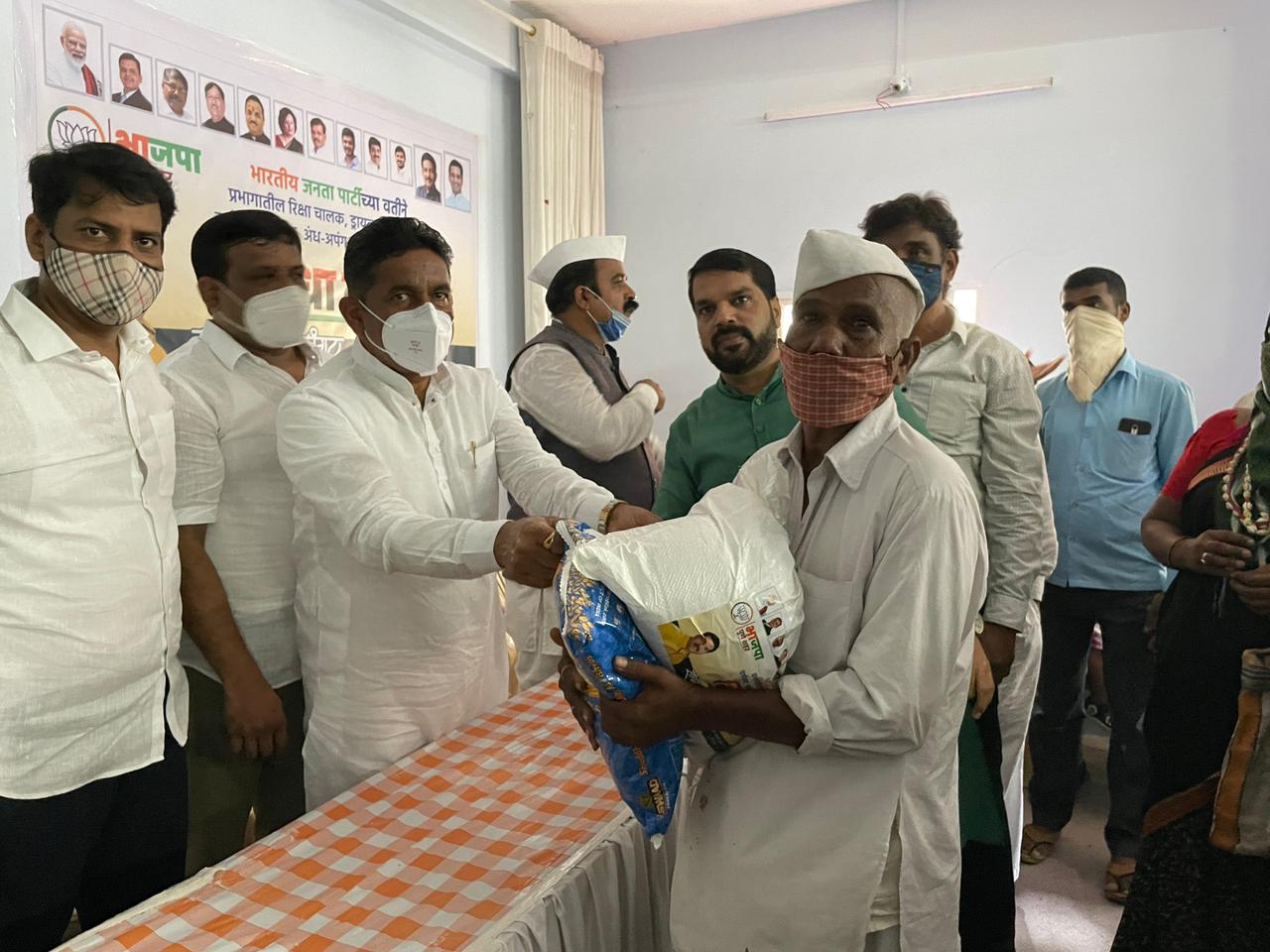 वारजे माळवाडी मध्ये भाजपच्या वतीने गरजू नागरिकांना किराणा किटचे वाटप..