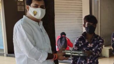 कोथरुड कर्वेनगरमध्ये होम क्वारंटाईन मधील गरजवंत नागरिकांना शिवसेनेकडून मोफत जेवणाचे डबे..