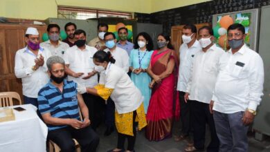 यशवंतराव चव्हाण विद्यालयात लसीकरण केंद्र सुरू ; स्थानिक नगरसेवक रामचंद्र कदम यांच्या हस्ते लसीकरण मोहिमेला सुरुवात