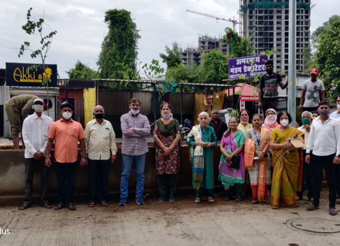 कोरोना काळात निधन झालेल्यांना वृक्षारोपण करून श्रध्दांजली वाहण्याचा अंकूर प्रतिष्ठानचा उपक्रम