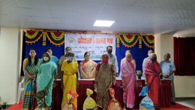 कोथरूड विकास मंचातर्फे विधवा महिलांना धान्य वाटप तसेच झाड दत्तक योजनेतून रोपे वाटप कार्यक्रम संपन्न