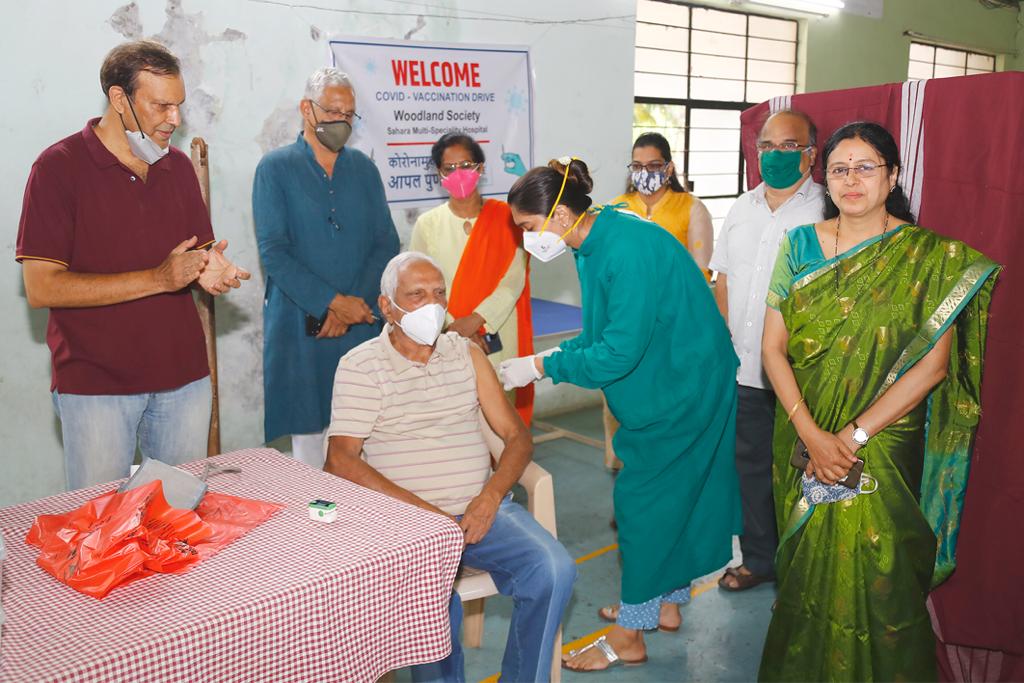 सोसायटी अंतर्गत लसीकरण केंद्राचा पुण्यातील पहिला यशस्वी प्रयोग…