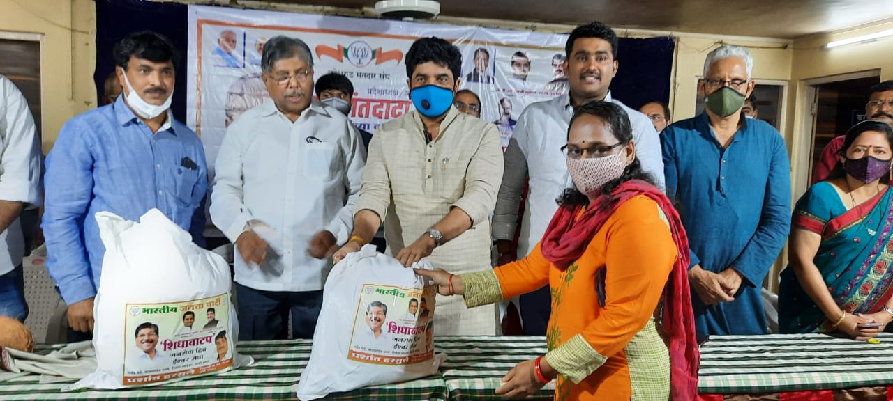 समाजातील नेमके वंचित घटक हेरून सेवा देणे हे विशेष काम- चंद्रकांत पाटील