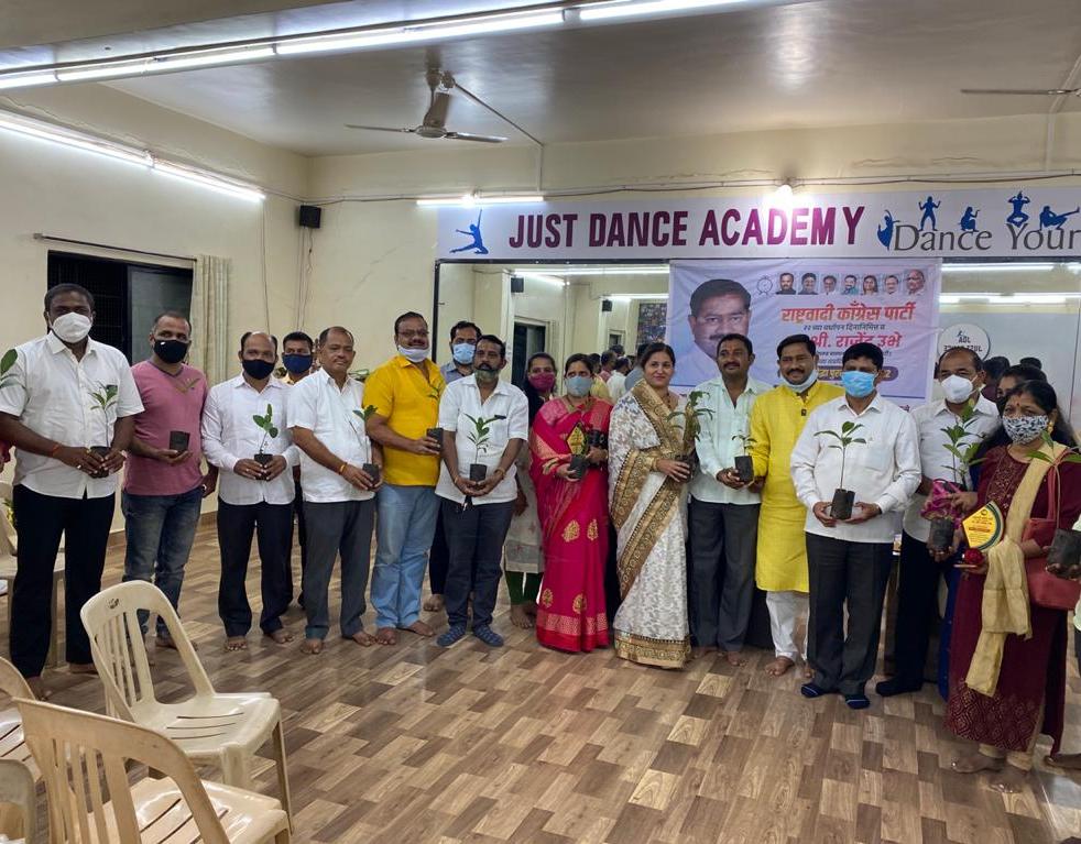 राष्ट्रवादी काँग्रेसच्या वर्धापनदिनानिमित्त कोथरुड मध्ये कोरोना योद्ध्यांचा सन्मान..