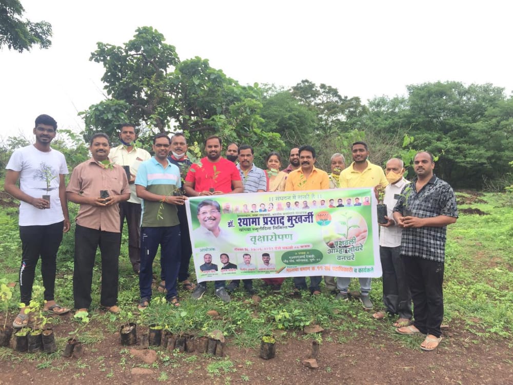 डॉ. शामाप्रसाद मुखर्जी यांच्या स्मृतिदिनानिमित्त वृक्षारोपण