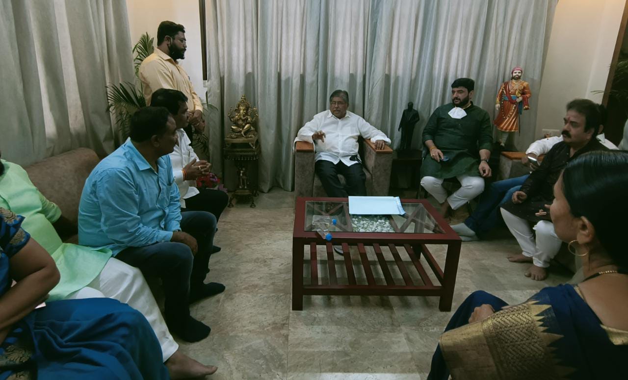 पुणे महापालिका हद्दीत समाविष्ट २३ गावातील लोकप्रतिनिधींबरोबर चंद्रकांत पाटील यांची बैठक संपन्न ; विविध मुद्द्यांवर चर्चा, सरकारकडे केल्या या मागण्या… पुणे महापालिका हद्दीत समाविष्ट २३ गावातील लोकप्रतिनिधींबरोबर चंद्रकांत पाटील यांची बैठक संपन्न ; विविध मुद्द्यांवर चर्चा, सरकारकडे केल्या या मागण्या…