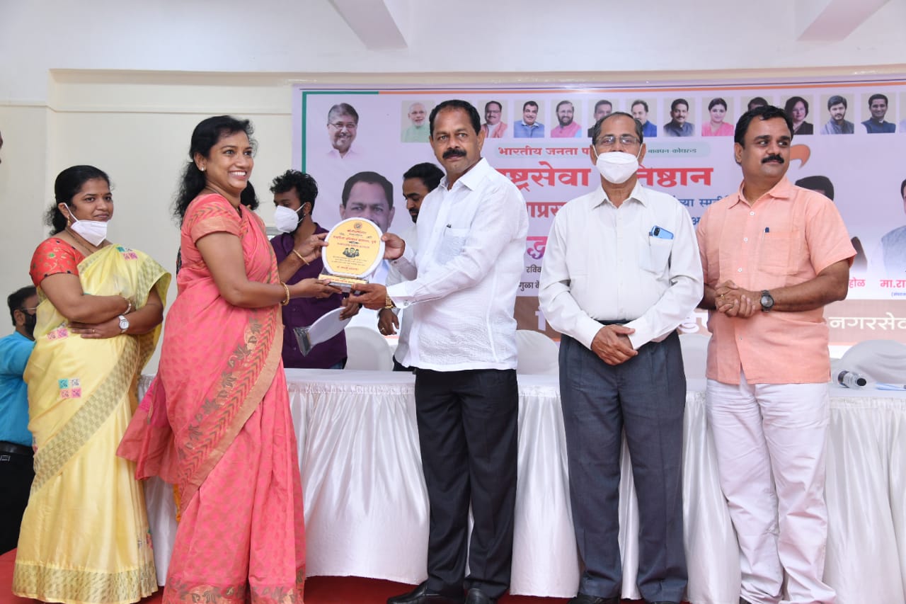 कोरोना काळात रुग्ण सेवा देणाऱ्या १२६ डॉक्टरांचा नगरसेवक दिलीप वेडेपाटील यांच्याकडून सन्मान..
