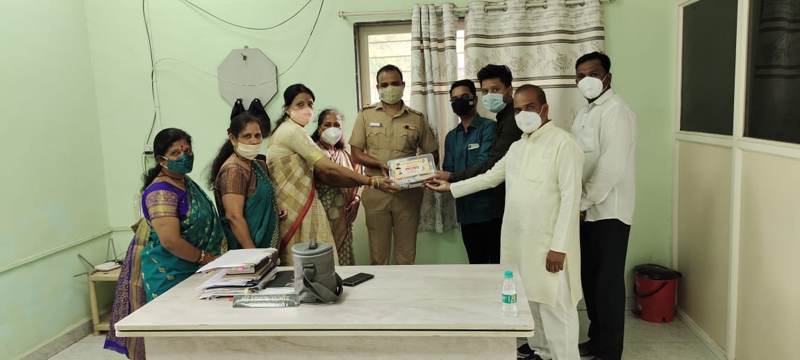 शिवसंग्राम संघटनेच्या वतीने पुणे शहरातील पोलीस स्टेशन्सला प्रथमोपचार पेटीचे वाटप.. शिवसंग्राम संघटनेच्या वतीने पुणे शहरातील पोलीस स्टेशन्सला प्रथमोपचार पेटीचे वाटप..